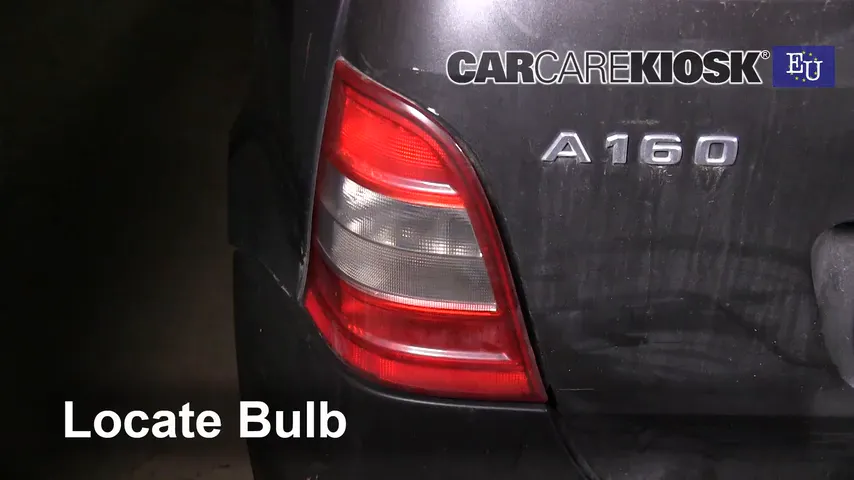 1999 Mercedes-Benz A160 Classic 1.6L 4 Cyl. Éclairage Feu clignotant arrière (remplacer l'ampoule)